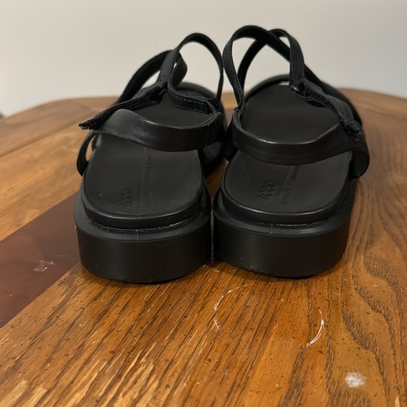 ⭐️ ECCO sandals (size 40) - nwob - Picture 2 of 4